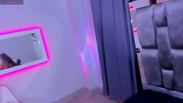 sarayhorny69 online show from January 13, 2025, 3:45 am