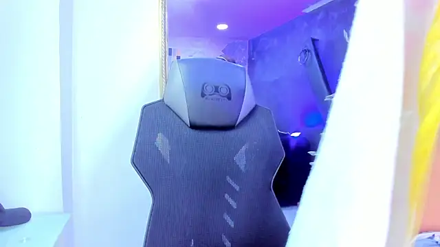 Snapshot of DarlingBDSM_ chatting on December 16, 2025, 3:17 pm DarlingBDSM online show from December 16, 2025, 3:17 pm