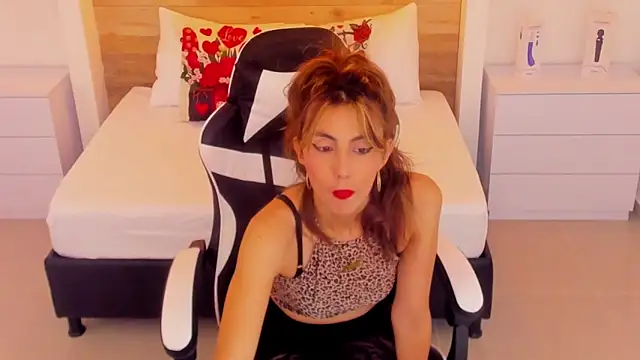 candy summer28 online show from September 13, 2025, 7:13 pm