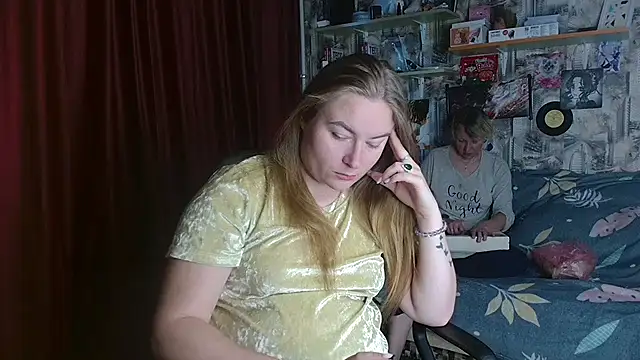 Snapshot of ElenaMaeer chatting on September 21, 2025, 1:24 pm ElenaMaeer online show from September 21, 2025, 1:24 pm