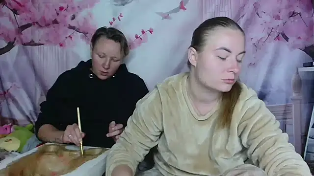 Snapshot of ElenaMaeer chatting on September 25, 2025, 2:54 pm ElenaMaeer online show from September 25, 2025, 2:54 pm