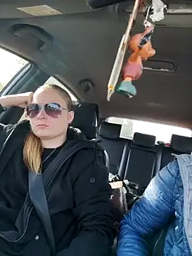 Snapshot of ElenaMaeer chatting on October 6, 2025, 11:51 am ElenaMaeer online show from October 6, 2025, 11:51 am