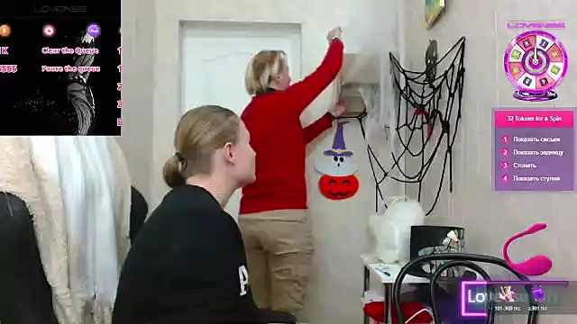 Snapshot of ElenaMaeer chatting on November 4, 2025, 7:29 am ElenaMaeer online show from November 4, 2025, 7:29 am