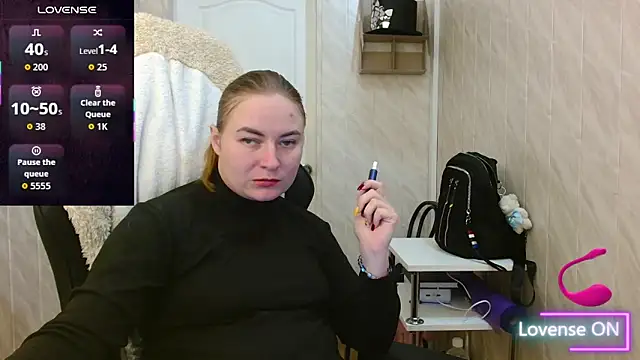 Snapshot of ElenaMaeer chatting on November 12, 2025, 8:26 am ElenaMaeer online show from November 12, 2025, 8:26 am