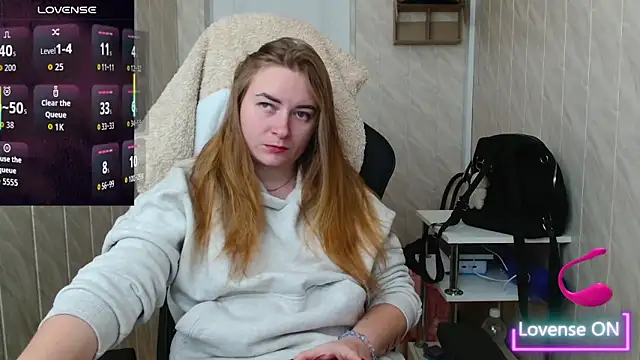 Snapshot of ElenaMaeer chatting on November 15, 2025, 9:06 am ElenaMaeer online show from November 15, 2025, 9:06 am