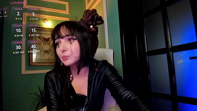 Snapshot of 1Munique chatting on October 6, 2025, 12:24 pm 1Munique online show from October 6, 2025, 12:24 pm