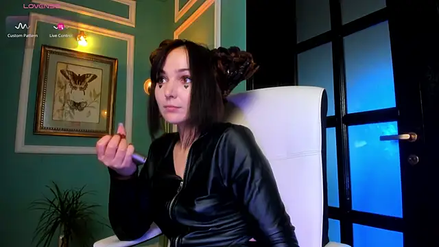 Snapshot of 1Munique chatting on October 30, 2025, 1:56 pm 1Munique online show from October 30, 2025, 1:56 pm