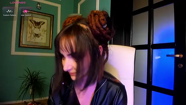 Snapshot of 1Munique chatting on November 4, 2025, 1:10 pm 1Munique online show from November 4, 2025, 1:10 pm