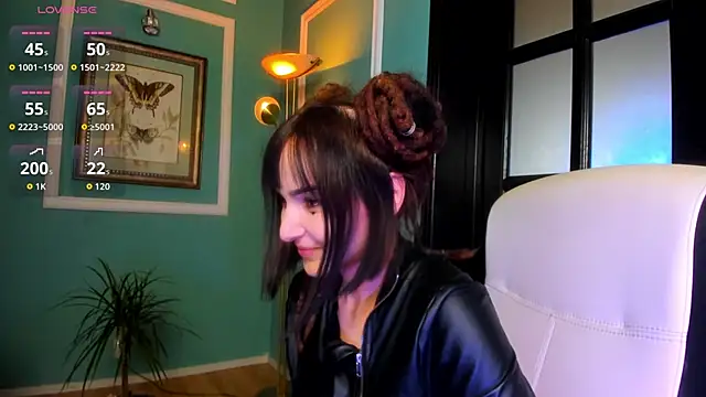 Snapshot of 1Munique chatting on November 6, 2025, 12:50 pm 1Munique online show from November 6, 2025, 12:50 pm