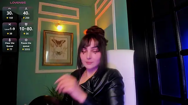 Snapshot of 1Munique chatting on November 28, 2025, 2:31 pm 1Munique online show from November 28, 2025, 2:31 pm