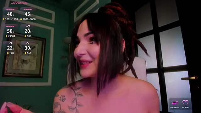 Snapshot of 1Munique chatting on December 16, 2025, 12:43 pm 1Munique online show from December 16, 2025, 12:43 pm