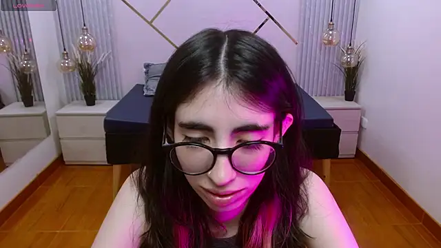 Snapshot of LenaRoses chatting on November 21, 2025, 2:05 pm LenaRoses online show from November 21, 2025, 2:05 pm