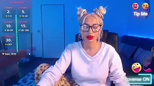 beauty chl0e online show from October 5, 2025, 8:29 pm