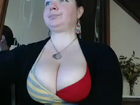 amorelara online show from February 10, 2025, 12:39 pm