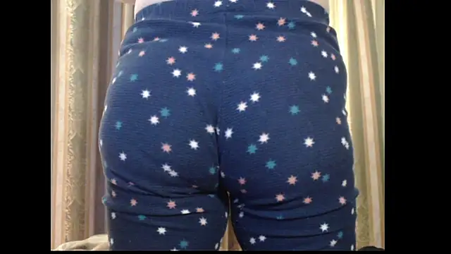 amorelara online show from October 19, 2025, 8:04 am