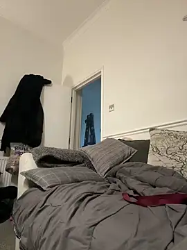 Snapshot of Shyboy817 chatting on December 15, 2025, 4:55 pm Shyboy817 online show from December 15, 2025, 4:55 pm