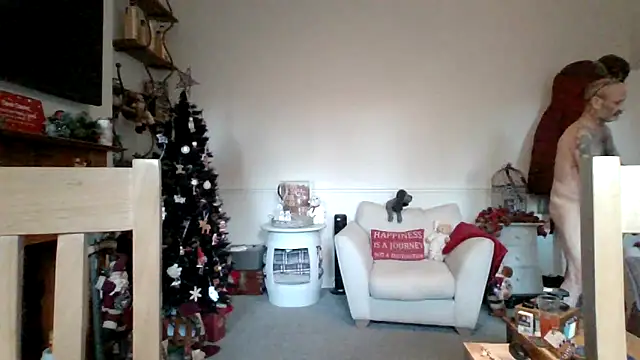 Snapshot of Shyboy817 chatting on December 16, 2025, 12:43 pm Shyboy817 online show from December 16, 2025, 12:43 pm