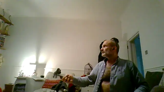 Snapshot of Shyboy817 chatting on December 17, 2025, 7:09 pm Shyboy817 online show from December 17, 2025, 7:09 pm