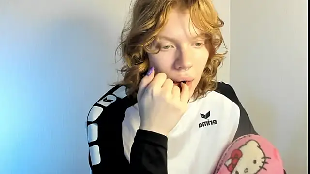 Snapshot of StellaDavis chatting on October 14, 2025, 8:15 am StellaDavis online show from October 14, 2025, 8:15 am