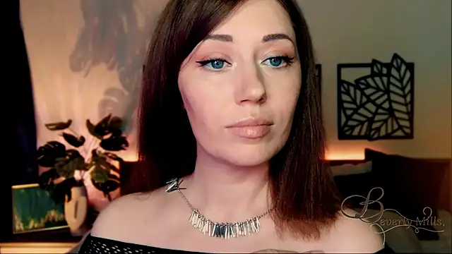 Snapshot of MissBeverlyMills chatting on December 15, 2024, 2:37 pm MissBeverlyMills online show from December 15, 2024, 2:37 pm