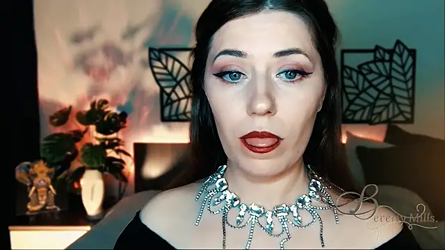 Snapshot of MissBeverlyMills chatting on February 9, 2025, 7:30 pm MissBeverlyMills online show from February 9, 2025, 7:30 pm