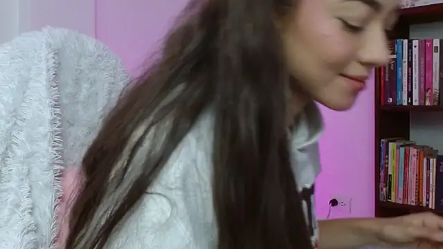 hantonella  online show from December 2, 2025, 2:56 pm