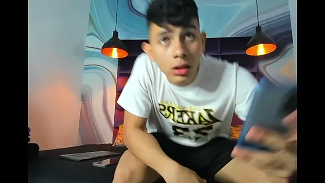 Snapshot of andrew_rose_ chatting on December 27, 2024, 3:20 am andrew rose online show from December 27, 2024, 3:20 am