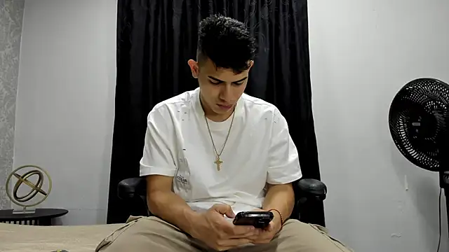 Snapshot of andrew_rose_ chatting on January 13, 2025, 2:21 pm andrew rose online show from January 13, 2025, 2:21 pm