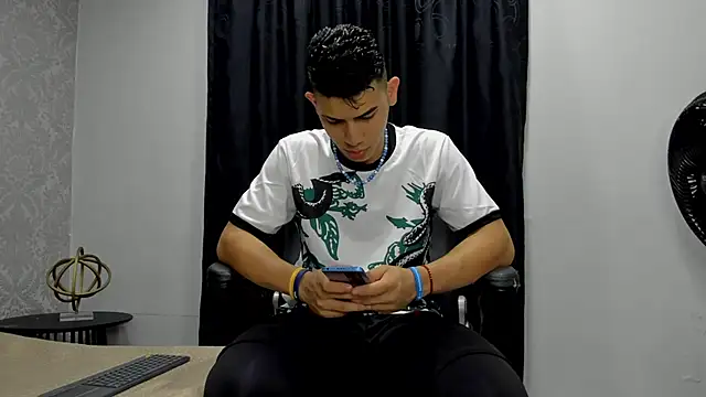 Snapshot of andrew_rose_ chatting on February 8, 2025, 3:53 pm andrew rose online show from February 8, 2025, 3:53 pm