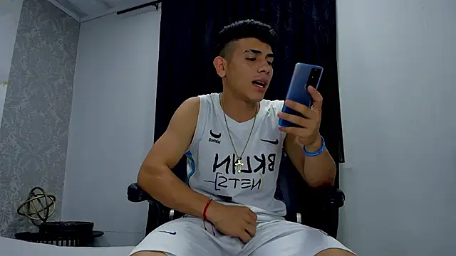 Snapshot of andrew_rose_ chatting on March 5, 2025, 3:18 am andrew rose online show from March 5, 2025, 3:18 am