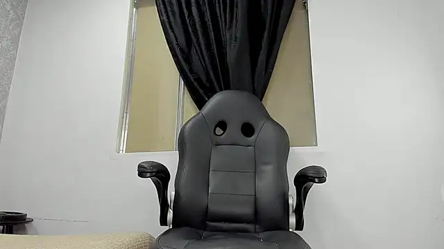 Snapshot of andrew_rose_ chatting on March 19, 2025, 4:34 pm andrew rose online show from March 19, 2025, 4:34 pm