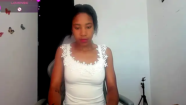 Snapshot of Nala_j8 chatting on November 18, 2025, 2:32 pm Nala j8 online show from November 18, 2025, 2:32 pm