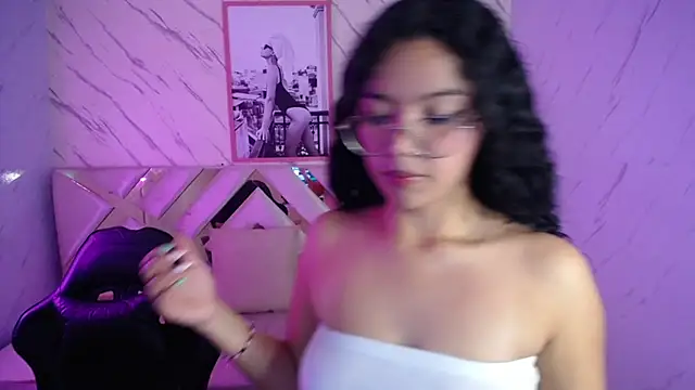 Snapshot of victoria_castillo_b chatting on March 21, 2025, 2:50 am victoria castillo b online show from March 21, 2025, 2:50 am