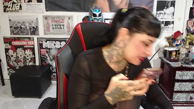 Rollyderolandia666 online show from November 15, 2025, 10:48 pm