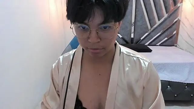 Emmapark  online show from February 5, 2025, 6:48 pm