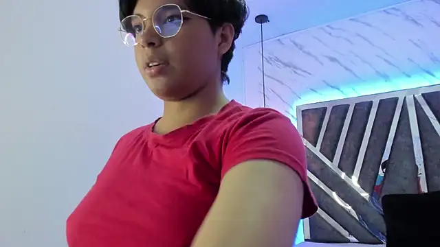 Emmapark  online show from February 13, 2025, 6:59 pm