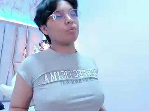 Emmapark  online show from February 21, 2025, 6:37 pm