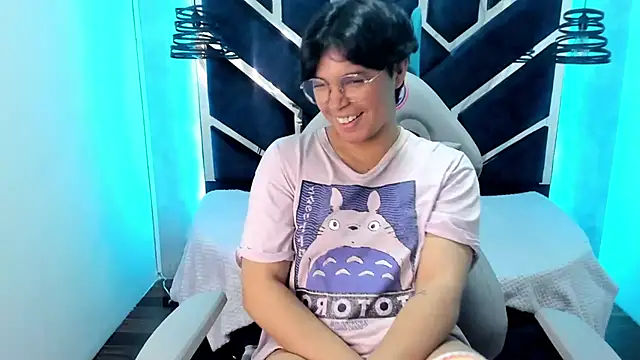 Emmapark  online show from February 23, 2025, 5:07 pm