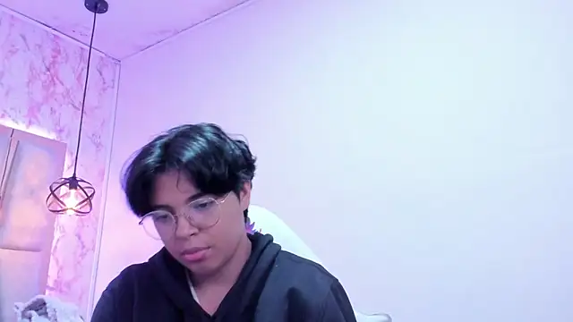 Emmapark  online show from March 9, 2025, 2:21 pm