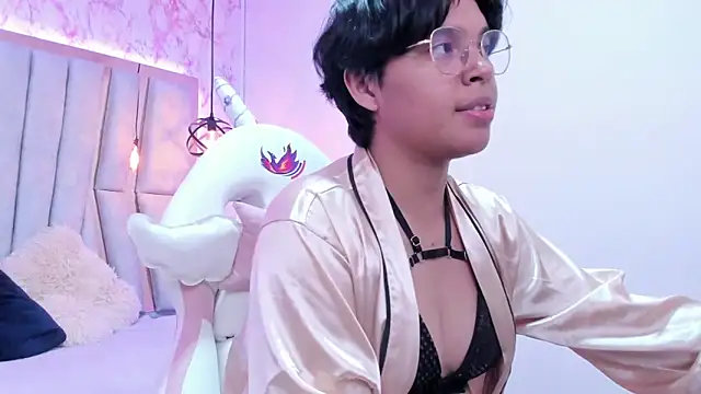 Emmapark  online show from March 11, 2025, 10:53 pm