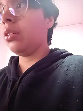 Emmapark  online show from March 12, 2025, 6:44 pm