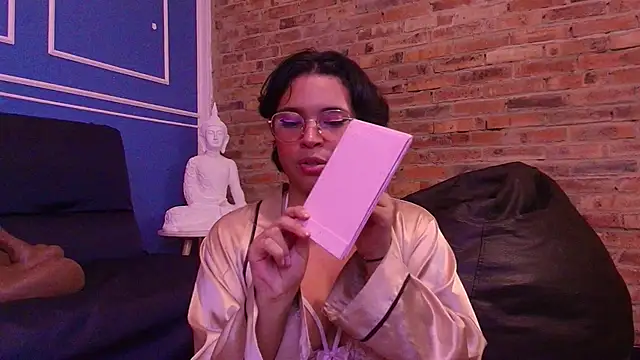 Emmapark  online show from December 17, 2025, 7:09 pm