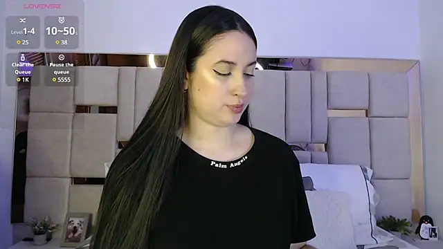 sofiaduque 26 online show from January 24, 2025, 8:43 pm