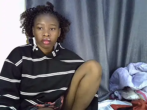 Snapshot of Novah_ chatting on July 13, 2026, 1:19 am Novah online show from July 13, 2026, 1:19 am