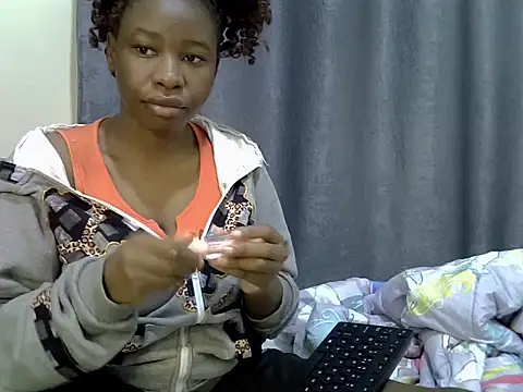 Snapshot of Novah_ chatting on July 28, 2026, 1:12 am Novah online show from July 28, 2026, 1:12 am