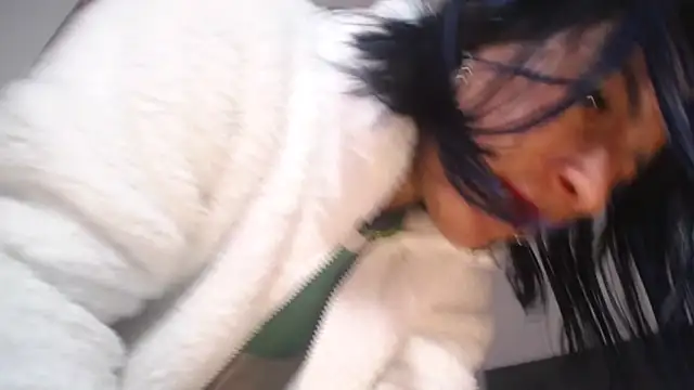 Snapshot of Yinn_Silver chatting on March 14, 2025, 4:43 am Yinn Silver online show from March 14, 2025, 4:43 am