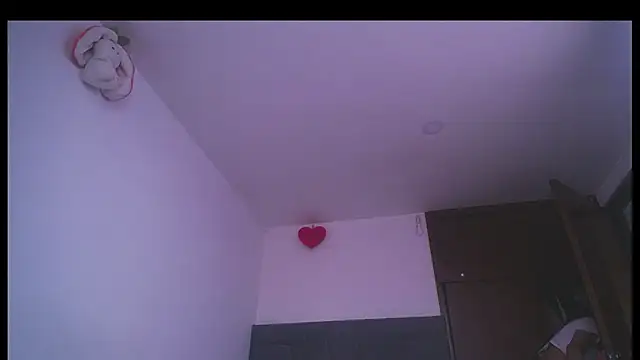 Snapshot of Yinn_Silver chatting on July 31, 2026, 12:04 pm Yinn Silver online show from July 31, 2026, 12:04 pm