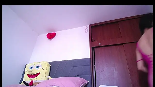 Snapshot of Yinn_Silver chatting on August 3, 2026, 12:21 pm Yinn Silver online show from August 3, 2026, 12:21 pm