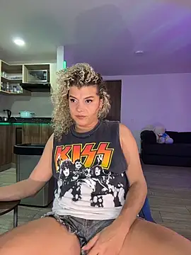 Snapshot of Georgiafox chatting on June 16, 2026, 11:29 pm Georgiafox online show from June 16, 2026, 11:29 pm