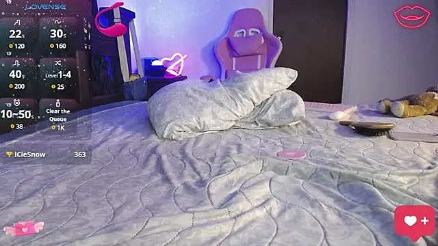 Snapshot of SexyLuna__ chatting on February 3, 2025, 11:58 pm SexyLuna online show from February 3, 2025, 11:58 pm